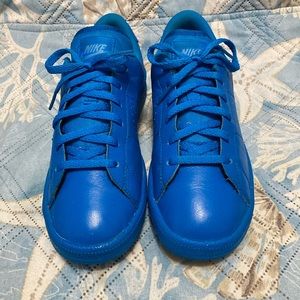 Nike Tennis Classic Size 5.5y GradeSchools boys